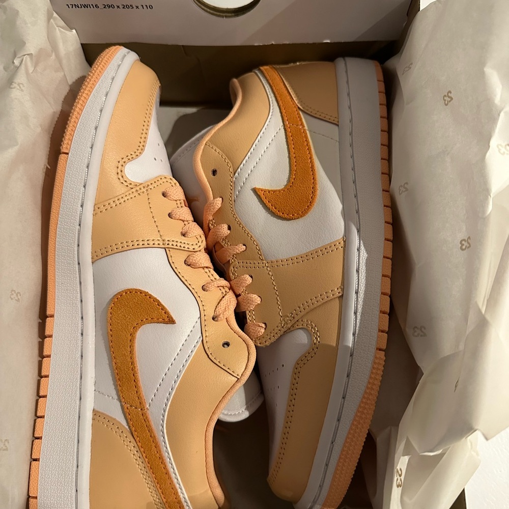 Nike Low Top Sneakers in Cream & Peach
